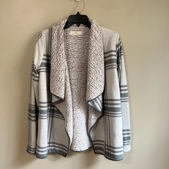 Thread + Supply small cardigan - Picture 1 of 3